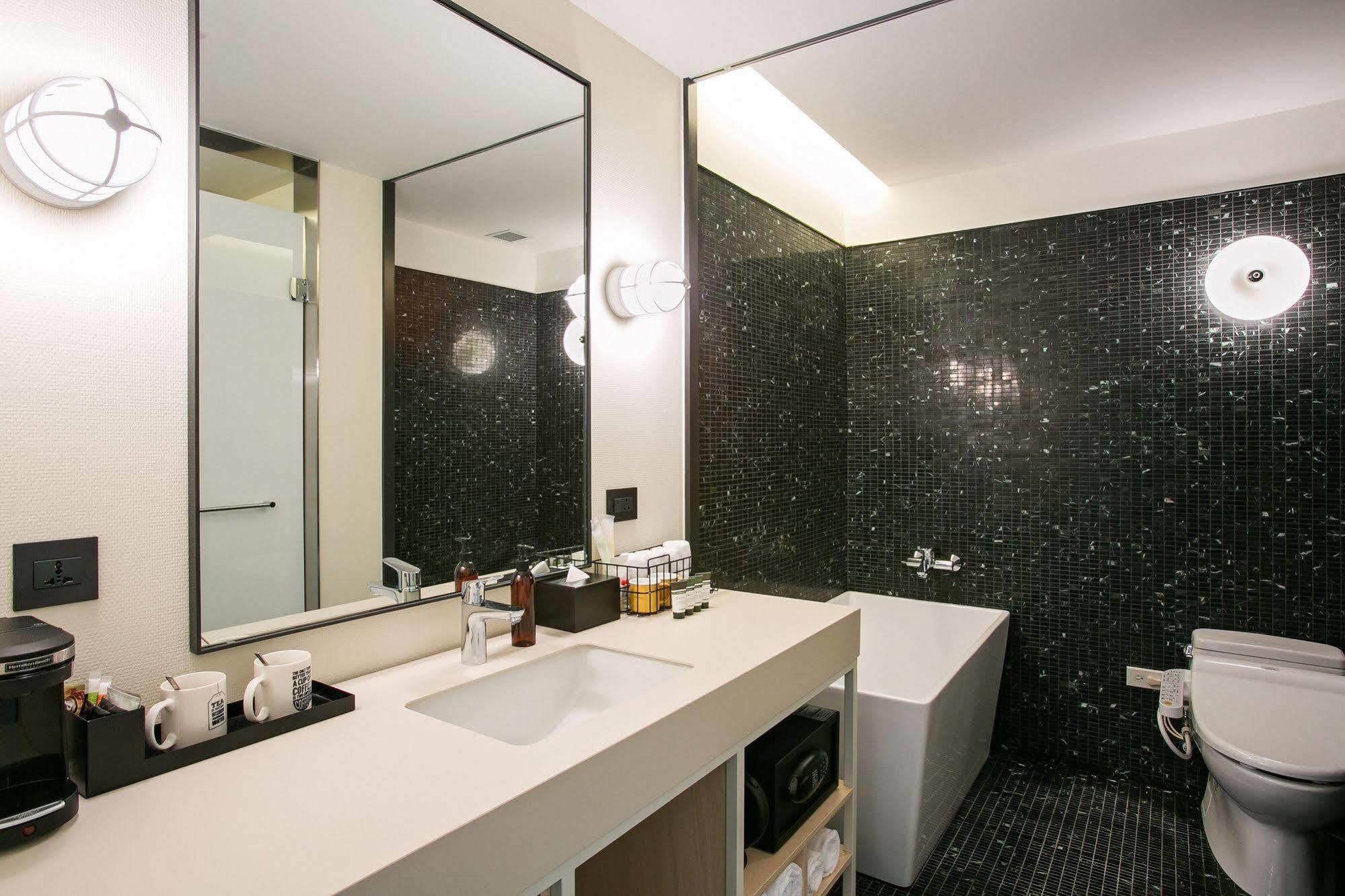 Amba Taipei Zhongshan Extérieur photo